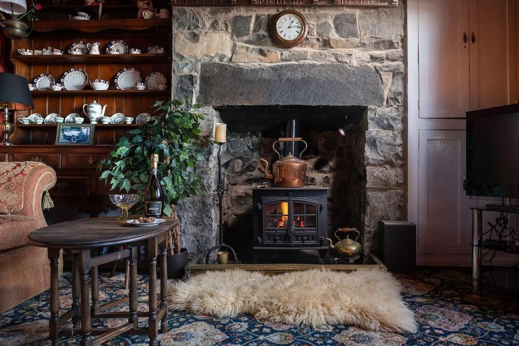 Fantastic Sea Views At Century'S Old Alma'S Cottage - Sleeps Up To 8 Guests Penmaen-mawr 외부 사진