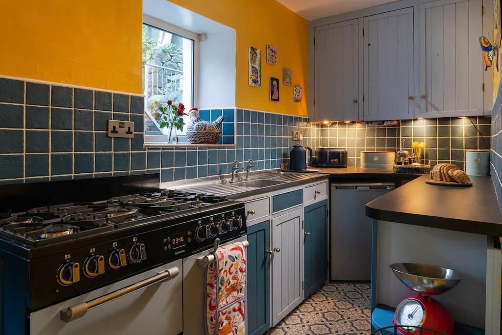 Fantastic Sea Views At Century'S Old Alma'S Cottage - Sleeps Up To 8 Guests Penmaen-mawr 외부 사진