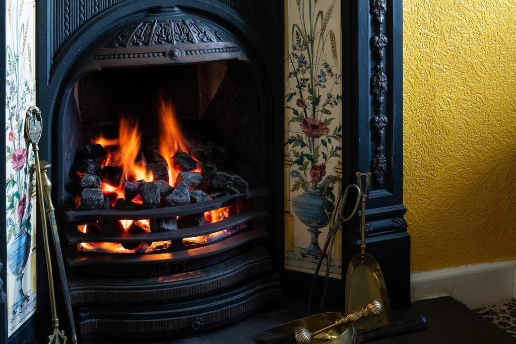 Fantastic Sea Views At Century'S Old Alma'S Cottage - Sleeps Up To 8 Guests Penmaen-mawr 외부 사진