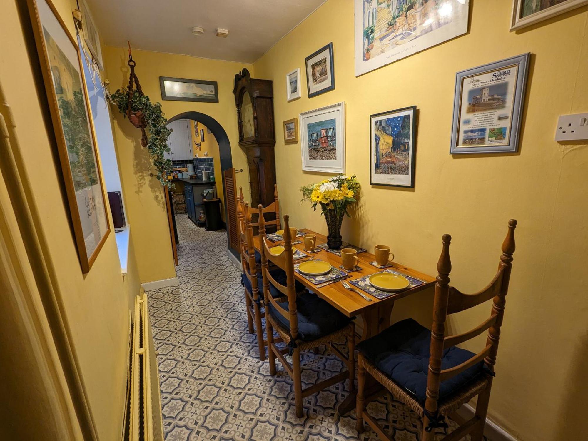 Fantastic Sea Views At Century'S Old Alma'S Cottage - Sleeps Up To 8 Guests Penmaen-mawr 외부 사진