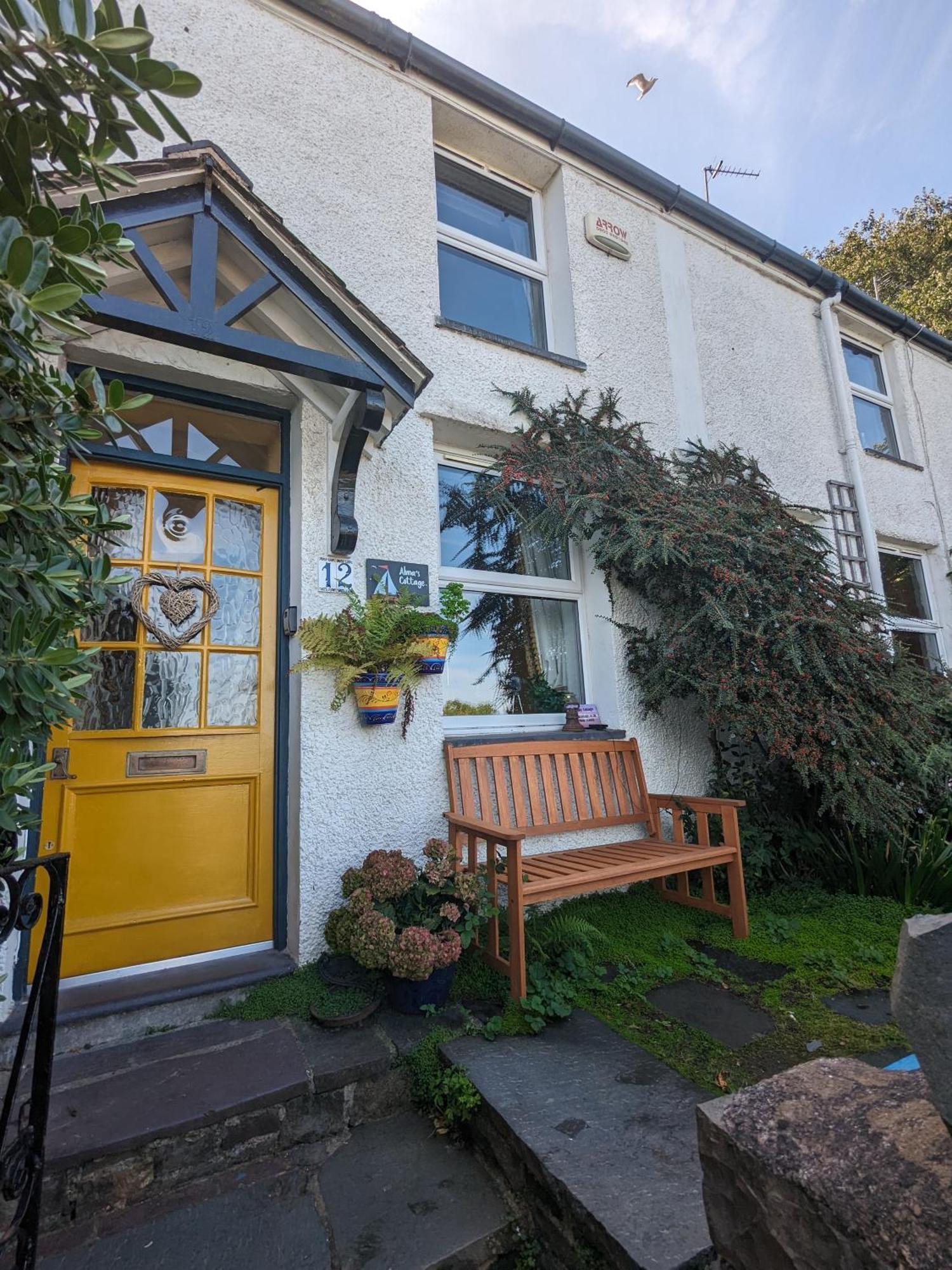 Fantastic Sea Views At Century'S Old Alma'S Cottage - Sleeps Up To 8 Guests Penmaen-mawr 외부 사진