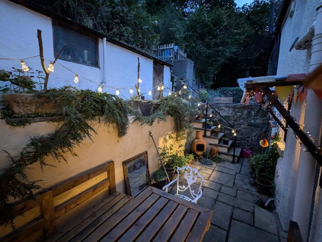 Fantastic Sea Views At Century'S Old Alma'S Cottage - Sleeps Up To 8 Guests Penmaen-mawr 외부 사진